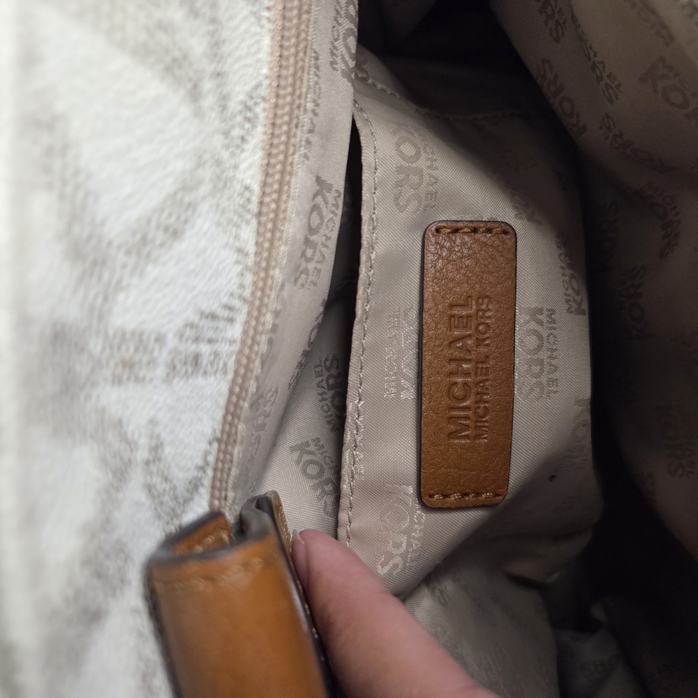 Michael Kors Hamilton Large Signature 1981 East West Tote Vanilla - Picture 15 of 16